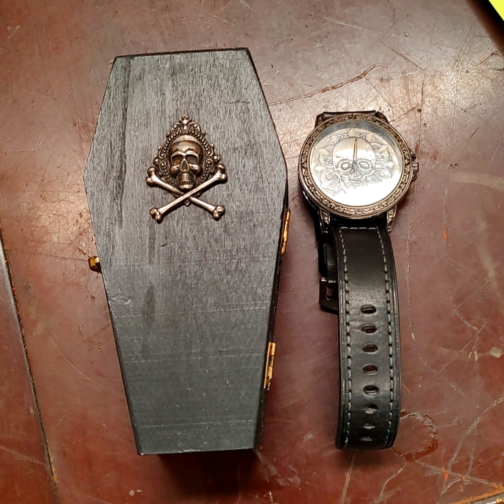 Skull Watch by Skullistic with Coffin Case by Lady Alchemy 13
